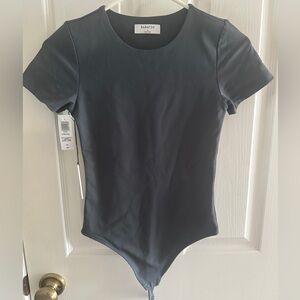 NWT Aritizia babaton short sleeve bodysuit
Size Small